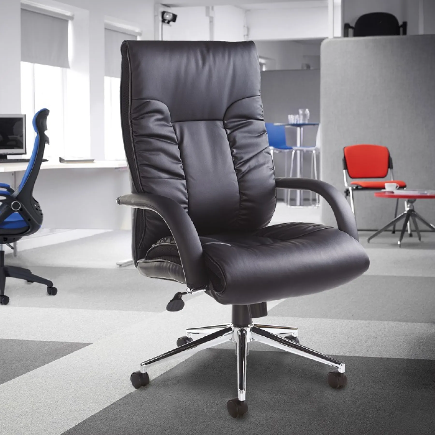 LOF Direct Dams Derby Executive Chair DER300 T1 BLK Roomset